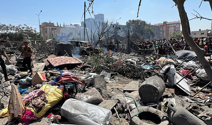 İsrail Gazze'ye bomba yağdırdı: 150 ölü